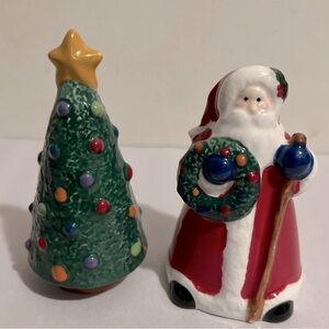 GKRO Ceramic Santa Claus And Christmas Tree Salt And Pepper Shakers 4 1/2’ EUC